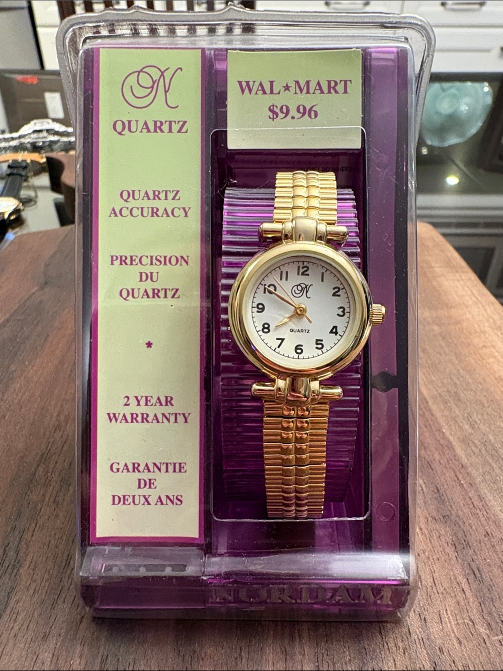 Vintage Gold-Tone Ladies Quartz Watch with Elegant Bracelet
